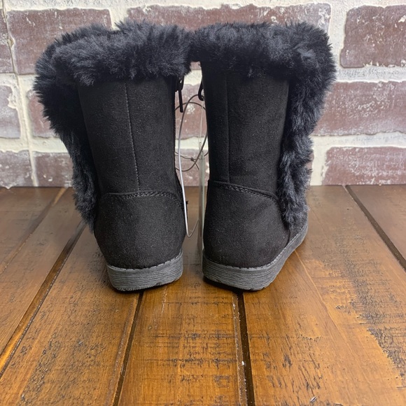 Cat & Jack Toddler Girl Fleece Boot - Picture 5 of 5